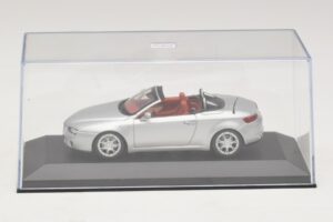 Alfa Romeo Giulia Spider Silver Minichamps 1:43 400120731 Metall — bild 4 av 5