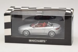 Alfa Romeo Giulia Spider Silver Minichamps 1:43 400120731 Metall — bild 5 av 5