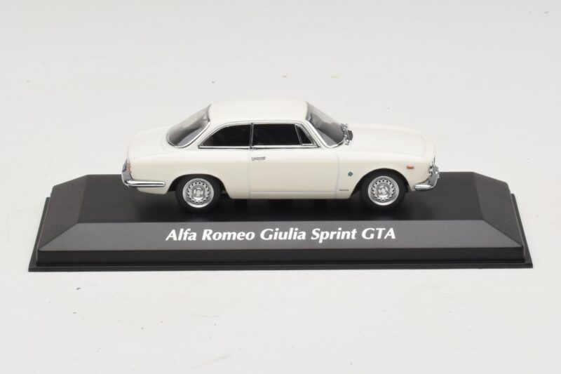 Alfa Romeo Giulia Sprint GTA Vit Maxichamps 1:43 940120441 Metall