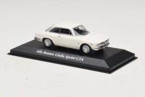 Alfa Romeo Giulia Sprint GTA Vit Maxichamps 1:43 940120441 Metall — bild 3 av 5