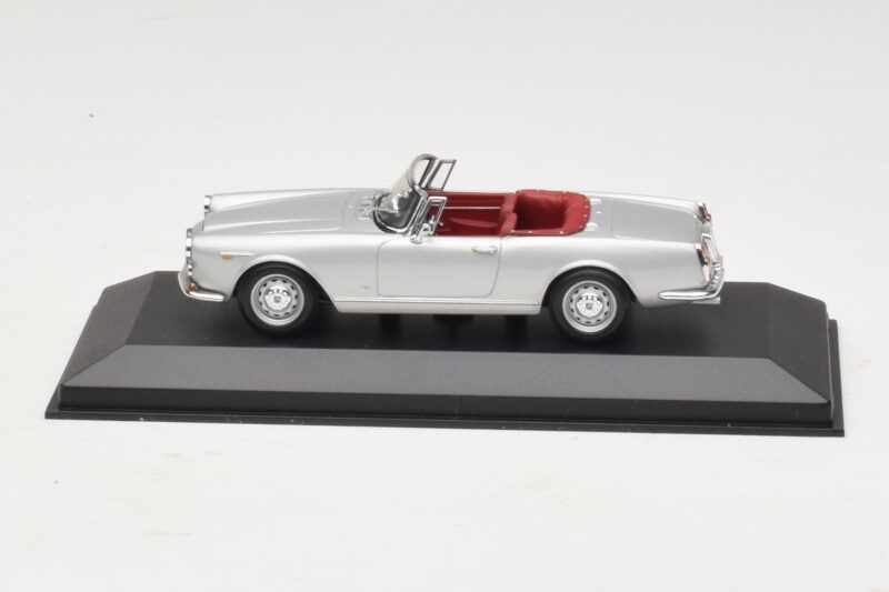 Alfa Romeo Spider 916 3.2 V6 24V Silver Minichamps 1:43 400120330 Metall