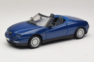 Alfa Romeo Spider 916 Blå Maisto 1:18 31831 Metall