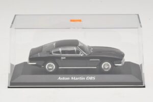 Aston Martin DBS Svart Maxichamps 1:43 940137601 Metall — bild 4 av 5