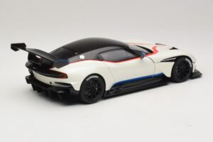 Aston Martin Vulcan Stratus White Med Blå och Röda Ränder AUTOart 1:18 70261 Komposit — bild 3 av 8