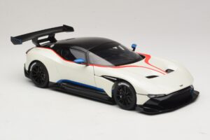 Aston Martin Vulcan Stratus White Med Blå och Röda Ränder AUTOart 1:18 70261 Komposit — bild 6 av 8