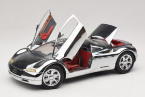 Audi Avus Quattro Chrome Silver Revell 1:18 08830 Metall — bild 2 av 8