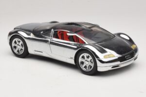 Audi Avus Quattro Chrome Silver Revell 1:18 08830 Metall — bild 6 av 8