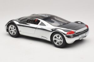 Audi Avus Quattro Chrome Silver Revell 1:18 08830 Metall — bild 7 av 8