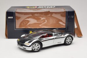 Audi Avus Quattro Chrome Silver Revell 1:18 08830 Metall — bild 8 av 8