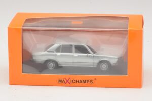 BMW 520 E12 Ljusblå Metallic Maxichamps 1:43 940023002 Metall — bild 5 av 5