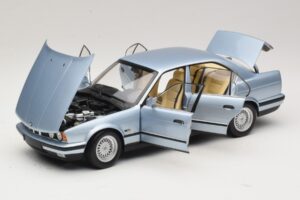 BMW 535i E34 Ljusblå Metallic Minichamps 1:18 100024007 Metall — bild 2 av 8