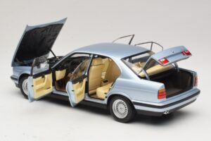 BMW 535i E34 Ljusblå Metallic Minichamps 1:18 100024007 Metall — bild 5 av 8