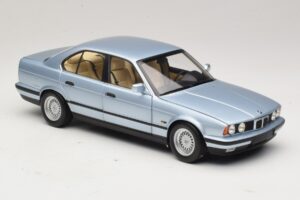 BMW 535i E34 Ljusblå Metallic Minichamps 1:18 100024007 Metall — bild 6 av 8