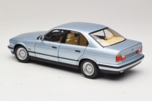 BMW 535i E34 Ljusblå Metallic Minichamps 1:18 100024007 Metall — bild 7 av 8
