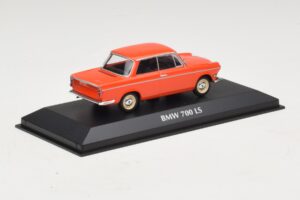 BMW 700 LS Röd Maxichamps 1:43 940023701 Metall — bild 2 av 5