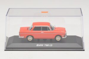 BMW 700 LS Röd Maxichamps 1:43 940023701 Metall — bild 4 av 5