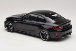 BMW M2 F87 Svart Metallic Minichamps 1:18 155026100 Metall — bild 5 av 6