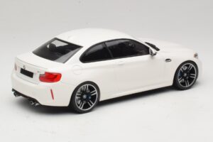 BMW M2 F87 Vit Minichamps 1:18 155026104 Metall — bild 2 av 6