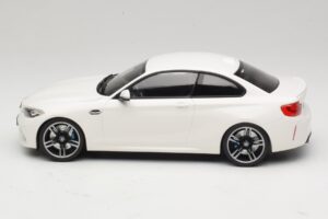 BMW M2 F87 Vit Minichamps 1:18 155026104 Metall — bild 3 av 6