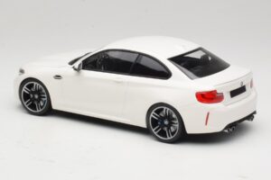 BMW M2 F87 Vit Minichamps 1:18 155026104 Metall — bild 5 av 6