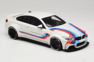 BMW M4 F82 Liberty Walk Ersättningslåda GT Spirit 1:18 GT067-R1 Resin — bild 4 av 6
