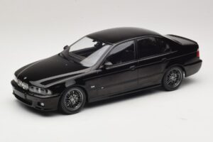 BMW M5 E39 Svart KK-Scale 1:18 KKDC181623 Metall