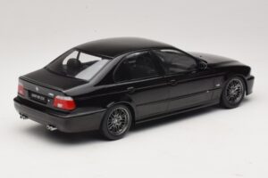 BMW M5 E39 Svart KK-Scale 1:18 KKDC181623 Metall — bild 2 av 6