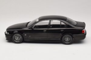 BMW M5 E39 Svart KK-Scale 1:18 KKDC181623 Metall — bild 3 av 6