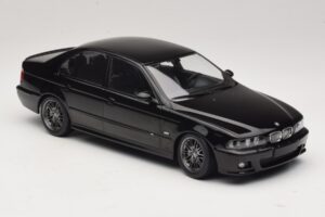 BMW M5 E39 Svart KK-Scale 1:18 KKDC181623 Metall — bild 4 av 6