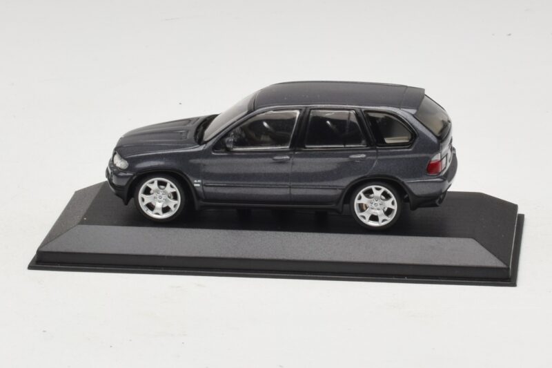 BMW X5 E53 4.4i Grå Metallic Ersättningskartong Minichamps 1:43 80420393166-R1 Metall