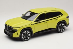 BMW XM G09 Gul Minichamps 1:18 110023302 Metall