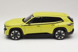 BMW XM G09 Gul Minichamps 1:18 110023302 Metall — bild 4 av 8