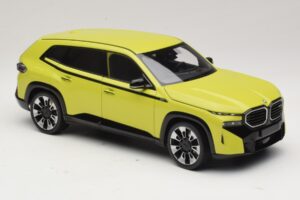 BMW XM G09 Gul Minichamps 1:18 110023302 Metall — bild 6 av 8