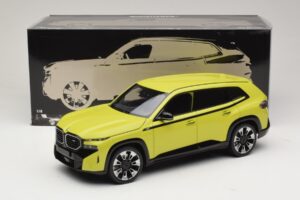 BMW XM G09 Gul Minichamps 1:18 110023302 Metall — bild 8 av 8