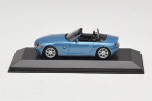 BMW Z4 E85 Ljusblå Metallic Ersättningskartong Minichamps 1:43 80420144054-R1 Metall