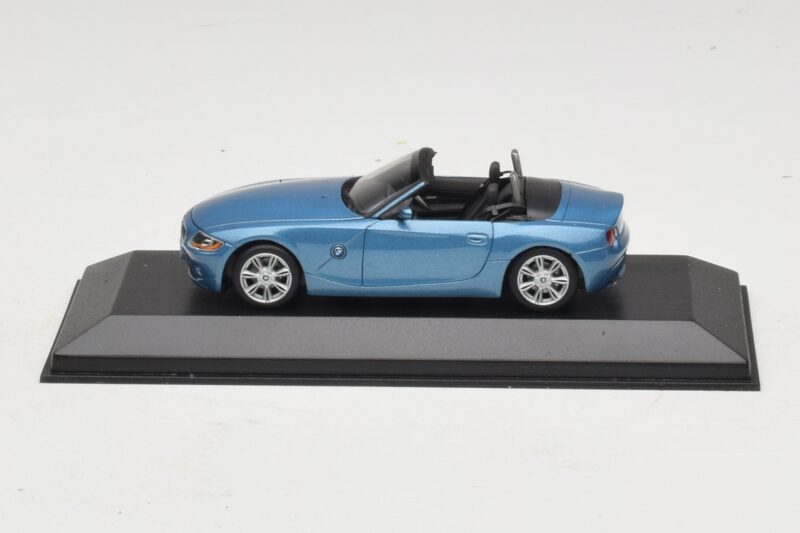 BMW Z4 E85 Ljusblå Metallic Ersättningskartong Minichamps 1:43 80420144054-R1 Metall