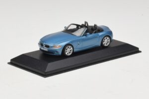 BMW Z4 E85 Ljusblå Metallic Ersättningskartong Minichamps 1:43 80420144054-R1 Metall — bild 2 av 5