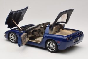 Chevrolet Corvette C5 Commemorative Edition Blå AUTOart 1:18 71157 Metall — bild 6 av 9