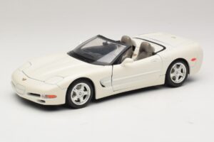 Chevrolet Corvette C5 Cabriolet Vit Bburago 1:18 3076-P1 Metall