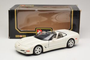 Chevrolet Corvette C5 Cabriolet Vit Bburago 1:18 3076-P1 Metall — bild 8 av 8