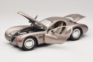 Chrysler Atlantic Beige Guiloy 1:18 68570 Metall — bild 2 av 8