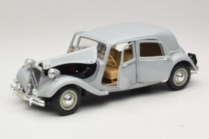 Citroen 15CV Six Grå Maisto 1:18 31837 Metall — bild 2 av 8