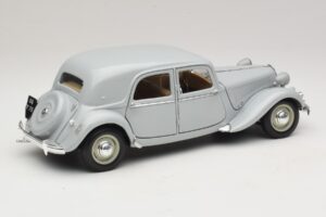 Citroen 15CV Six Grå Maisto 1:18 31837 Metall — bild 3 av 8