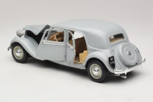 Citroen 15CV Six Grå Maisto 1:18 31837 Metall — bild 5 av 8