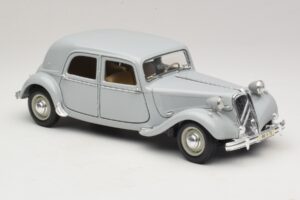 Citroen 15CV Six Grå Maisto 1:18 31837 Metall — bild 6 av 8