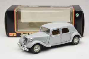Citroen 15CV Six Grå Maisto 1:18 31837 Metall — bild 8 av 8
