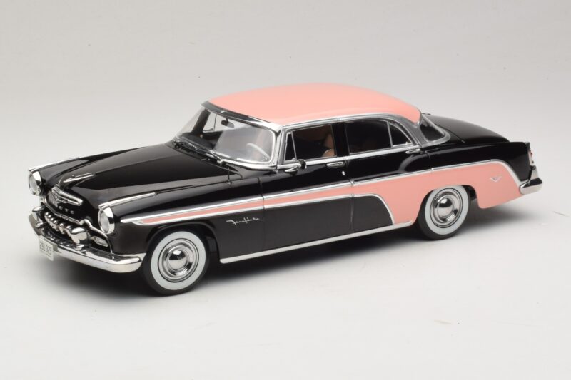 DeSoto Fireflite Sedan Svart & Rosa KK-Scale 1:18 KKDC181542 Metall