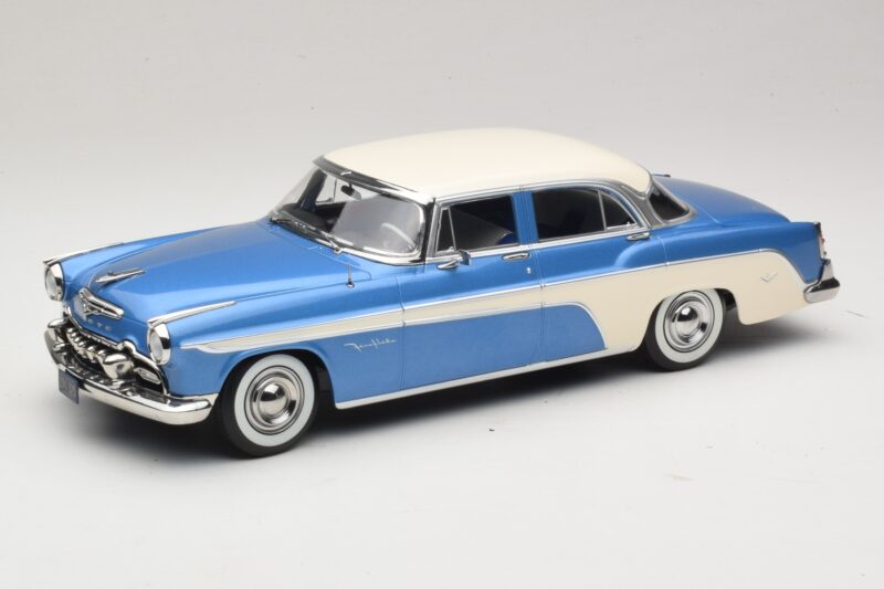 DeSoto Fireflite Sedan Blå Metallic & Creme KK-Scale 1:18 KKDC181544 Metall