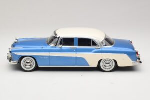 DeSoto Fireflite Sedan Blå Metallic & Creme KK-Scale 1:18 KKDC181544 Metall — bild 3 av 6