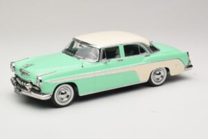 DeSoto Fireflite Sedan Ljusgrön & Creme KK-Scale 1:18 KKDC181543 Metall
